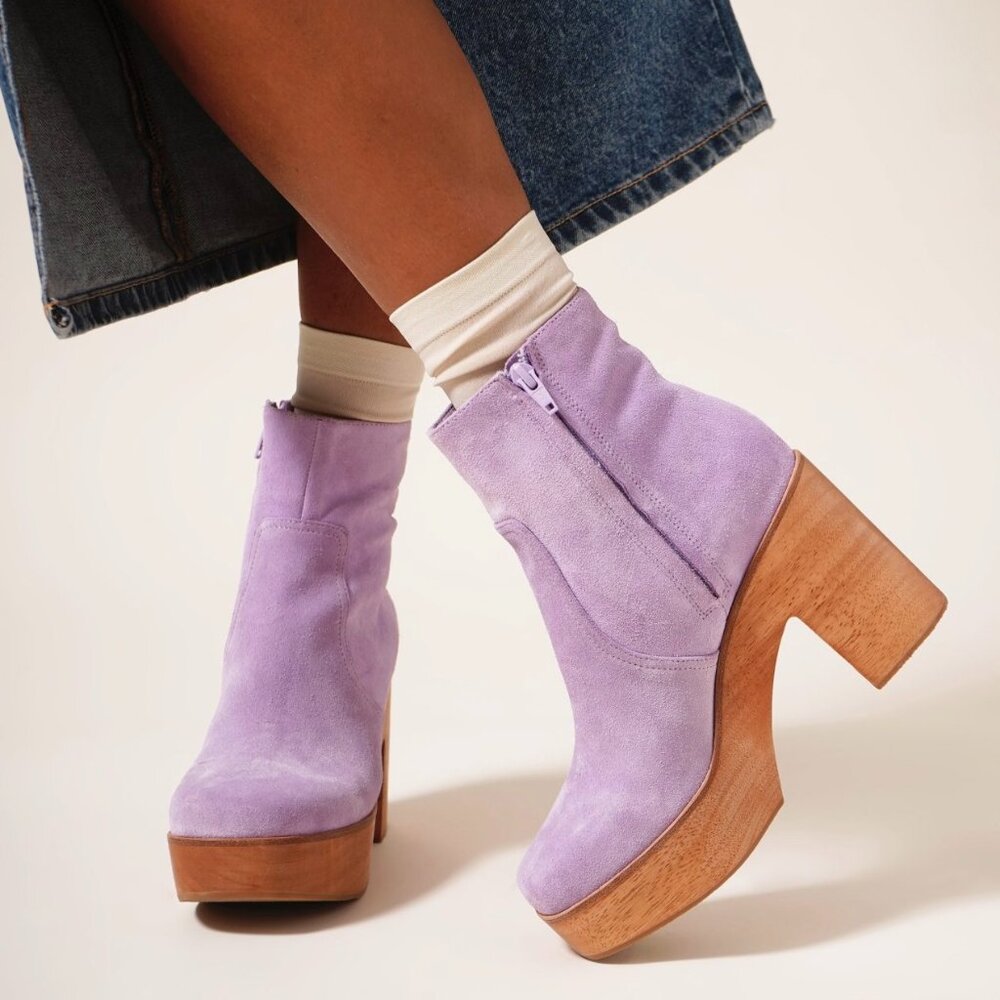 Charlotte Stone Suede Paz Boot, Lilac, size 8